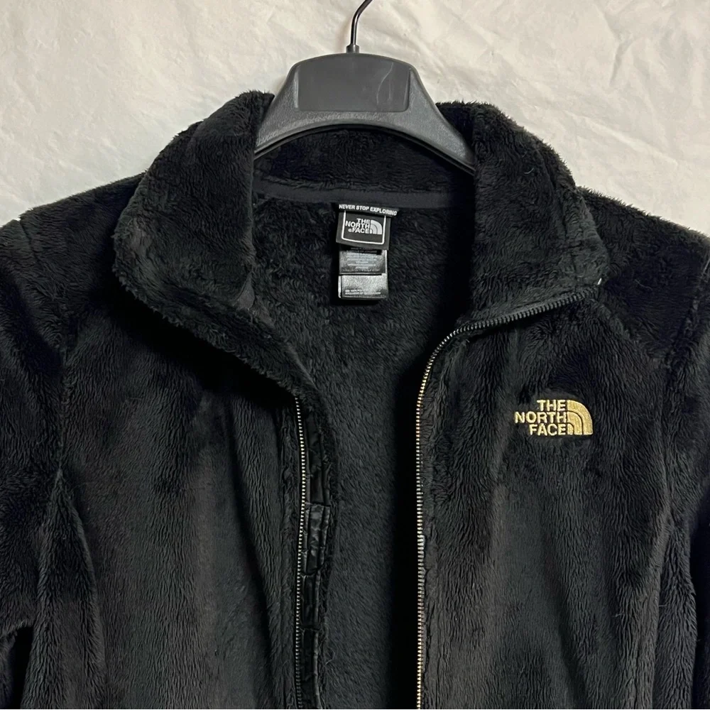 The North Face Women’s Black Osito Fleece Jacket with Gold Logo - Picture 4 of 7